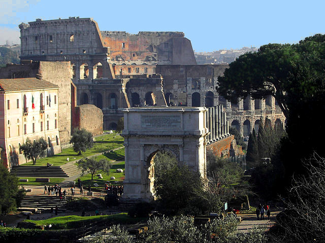 £uk Tytusa i Koloseum Forum Romanum