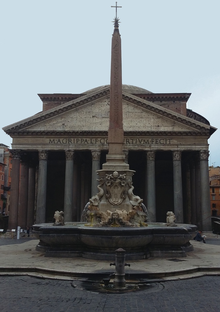 Obelisk przed Panteonem