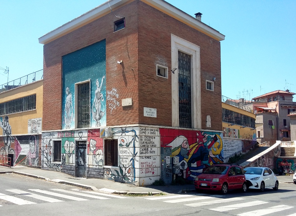 Squat La Strada (foto 2022) -  via F. Passino