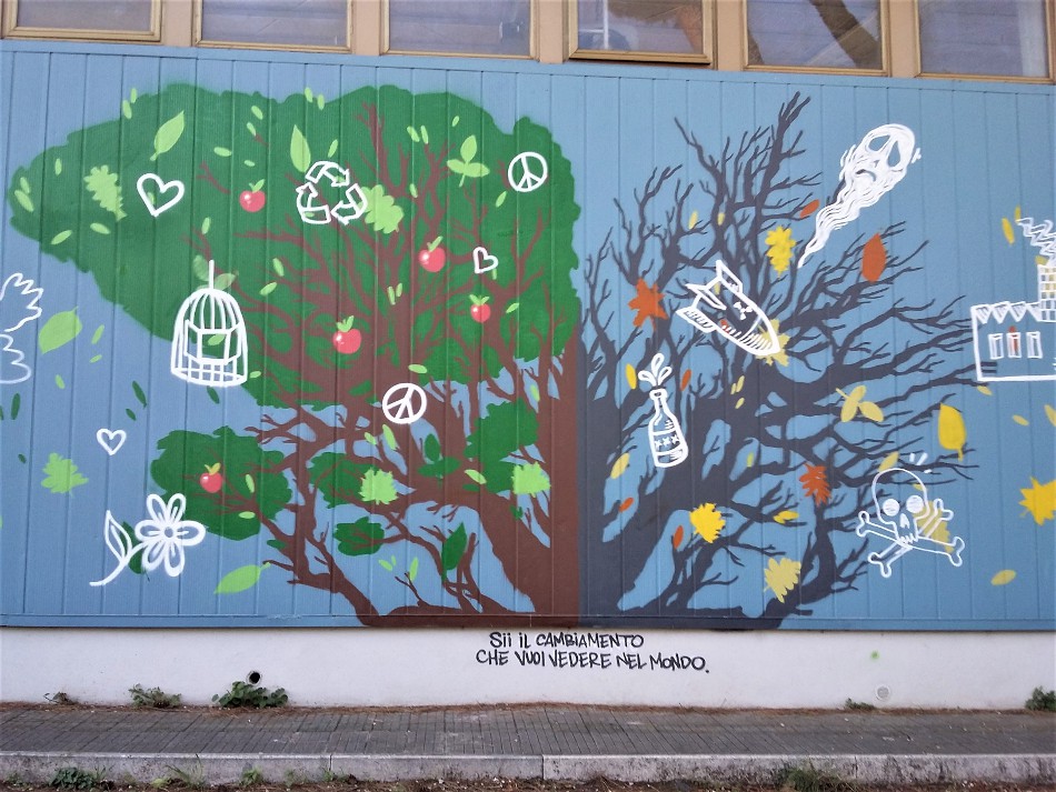 Lucamaleonte i uczniowie Szkoły im. M. Gandhiego (IT), 2015, Bądź zmianą, którą pragniesz ujrzeć w świecie - via Loreto